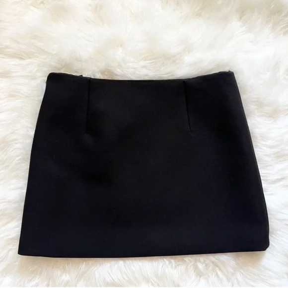 New! VERSACE Medusa Logo Button Embellished Mini Skirt IT 40 - Picture 8 of 11